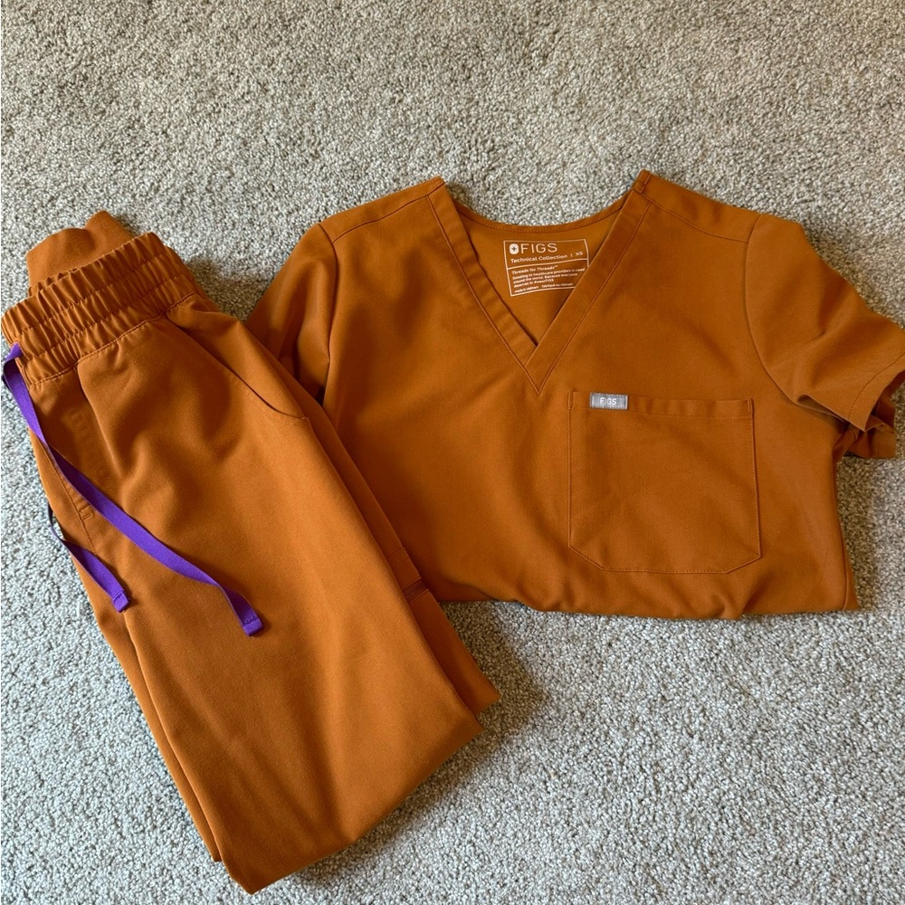 Auburn figs scrub set